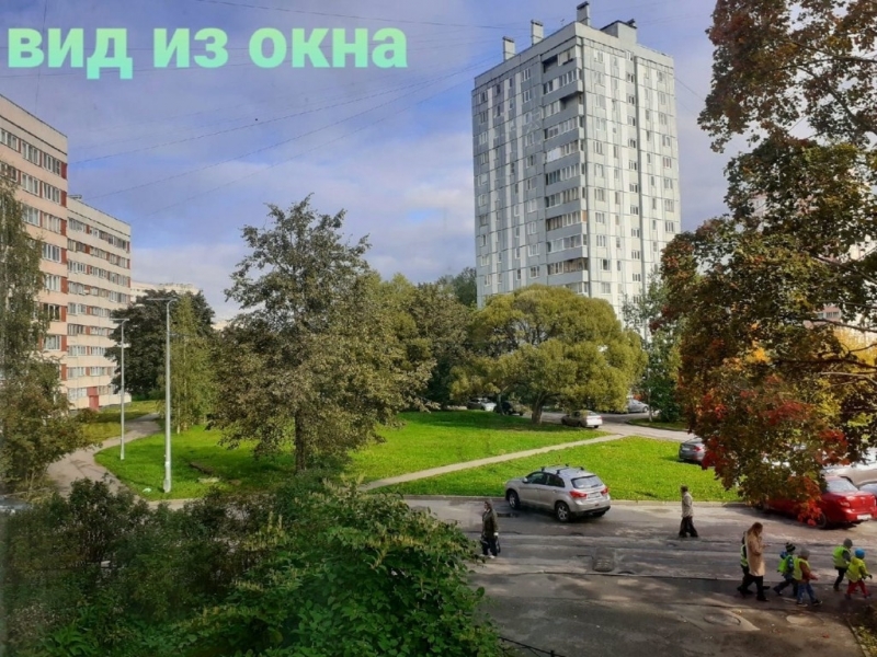Транспорт до метро ходит по расписанию.