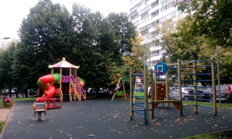 Сдаю изолированную комнату в 3-комнатной квартире.