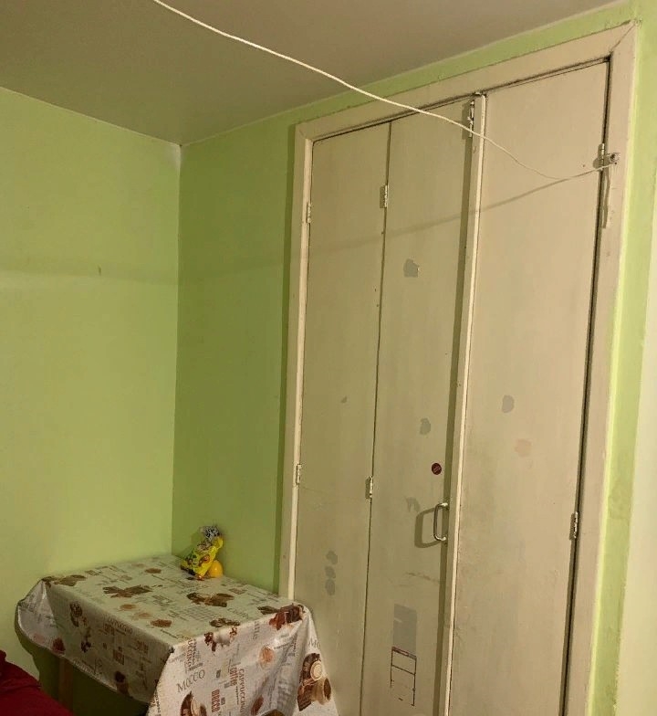 Добраться к дому можно транспортом от станции метро.