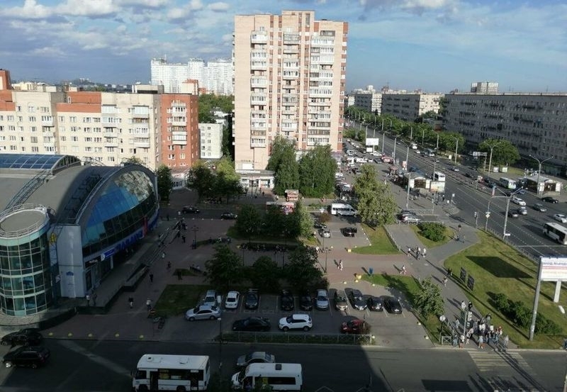 Очень тплая, уютная однушка, возле метро.
