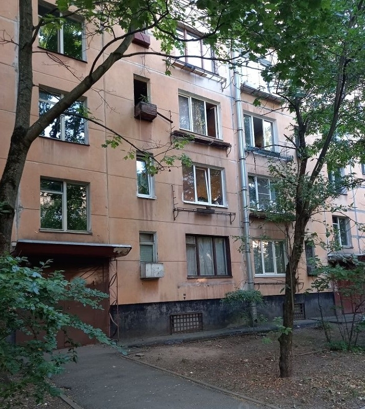 Продается 3-комнатная квартира в хорошем районе.