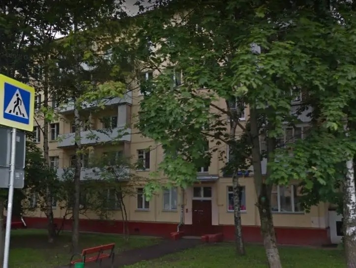 Продается просторная квартира, в доме под реновацию есть вероятность что дом пер