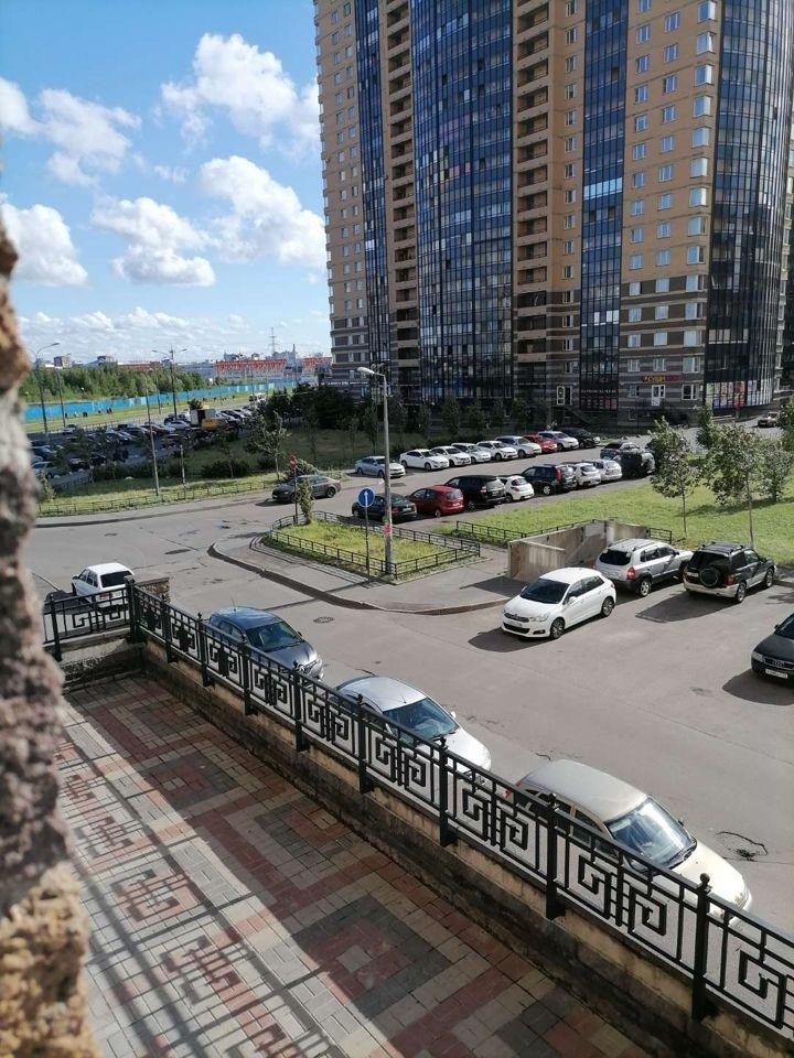 Продатся уютная, тплая квартира удобной планировки на 2 этаже первой парадной