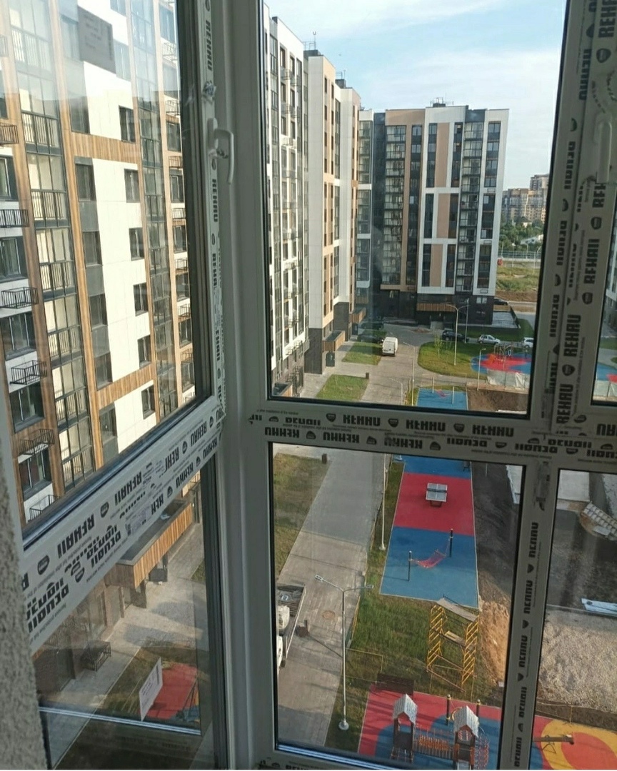 Пластиковые окна Рехау- остекление лоджий
