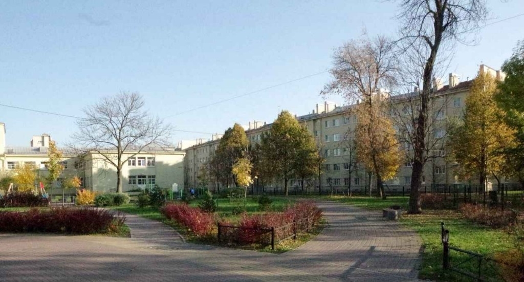 Продается 3-комнатная квартира в хорошем районе.