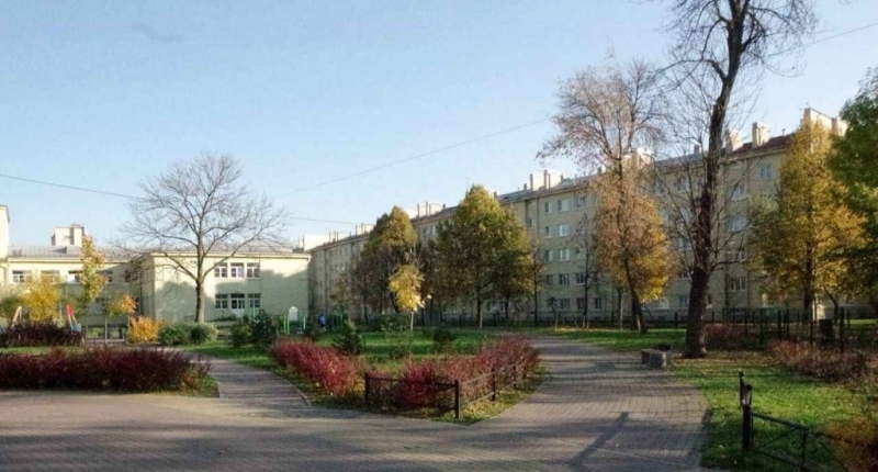Продается 3-комнатная квартира в хорошем районе.