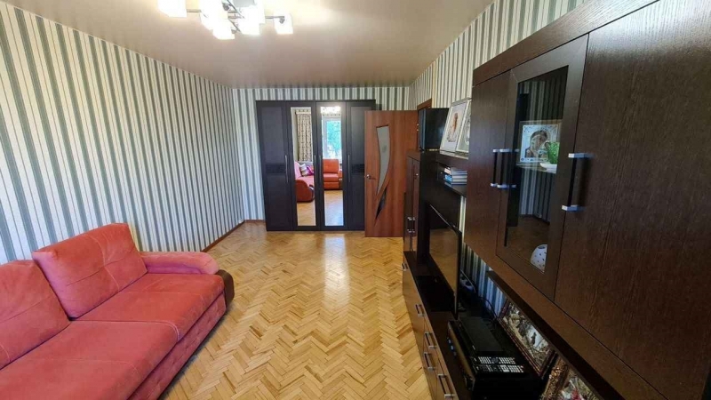 Продам 2-комнатную квартиру по отличной цене.