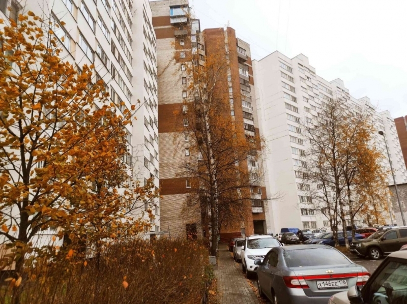 Продается 2-комнатная квартира в хорошем районе.