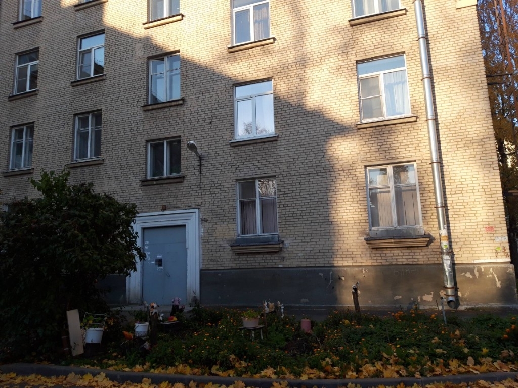 Продается 3-х комнатная квартира в сталинке с возможностью сделать ремонт под се