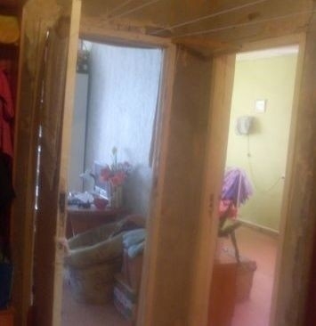 Продам 2-комнатную квартиру в развитом районе по низкой цене.