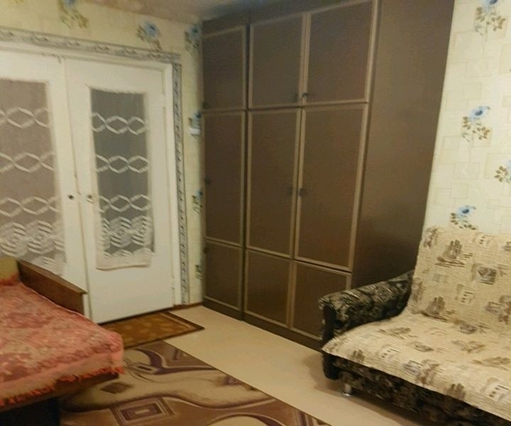 Сдатся уютная комната в трхкомнатной квартире в хорошем состоянии, в кирпичном