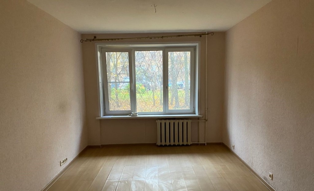 Продается 1-к квартира в тихом районе.