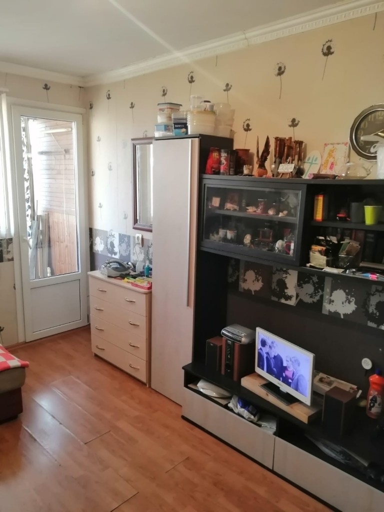 Продается 3-комнатная квартира в хорошем благоустроенном районе.