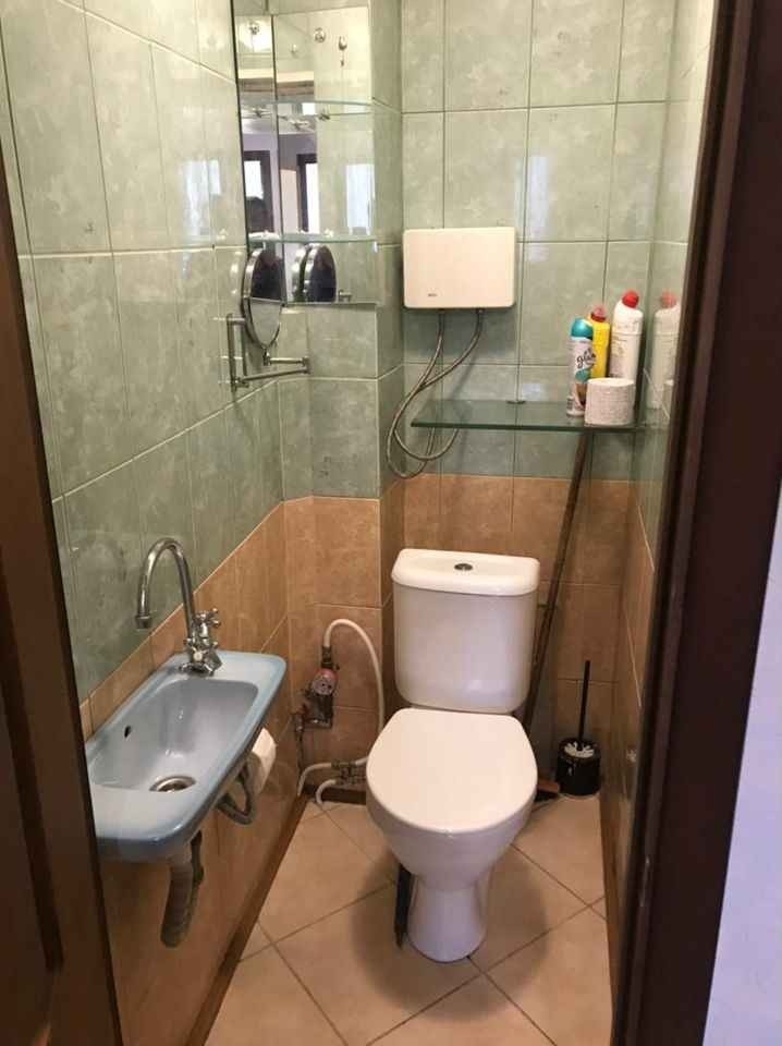 Продам двушку в хорошем районе.