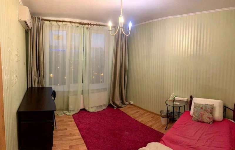 Продам 2-комнатную квартиру в развитом районе по доступной цене.