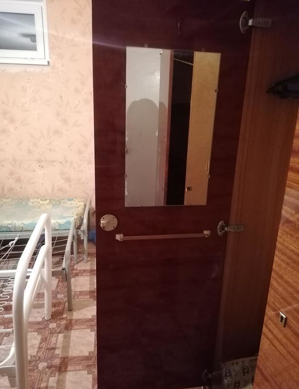 Можно со своей мебелью, меблировка обсуждается, можно убрать кровати лишние.