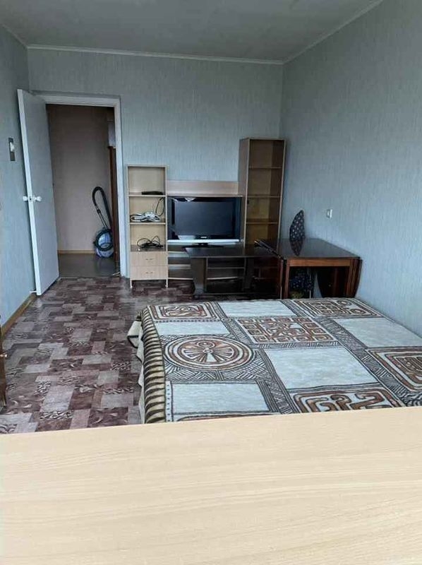 В квартире есть все необходимое, мебель во всех комнатах, 2 телевизора ...
