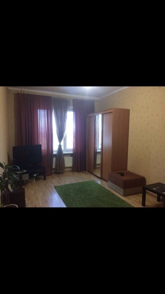 Продается 1-комнатная квартира в тихом районе.