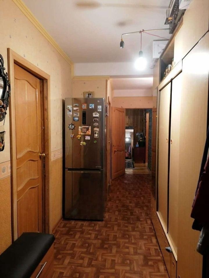 Продам 4-комнатную квартиру в хорошем доме с чистым подъездом.