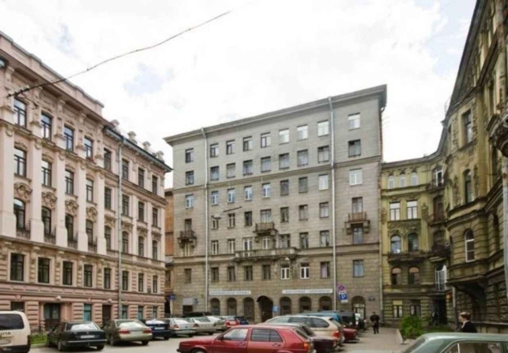 Продается комната в хорошей квартире.