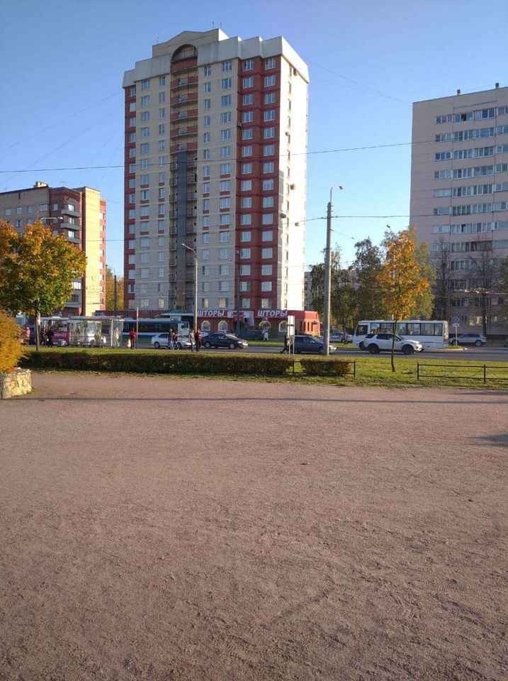 Продается просторная 2-комнатная квартира площадью 71,9, квадратная кухня 14.