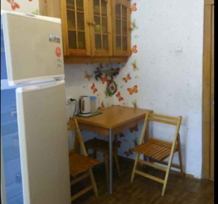В квартире продается комната.