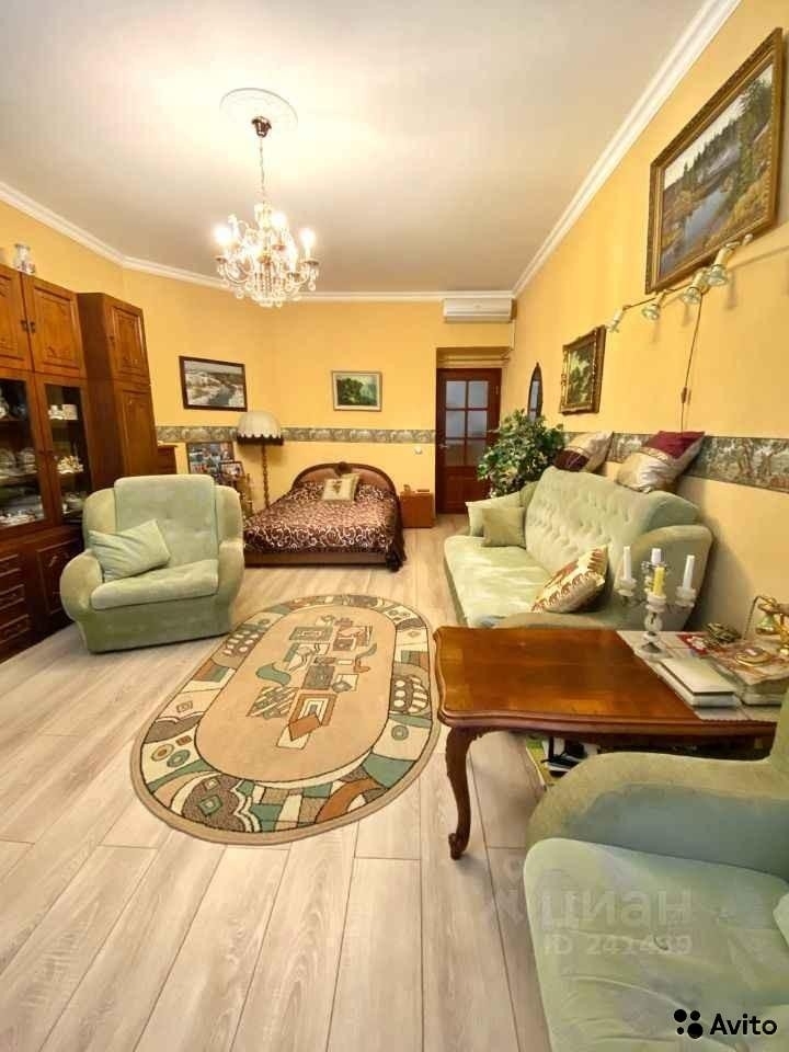 Продам 3-к квартиру в хорошем доме с чистым подъездом.