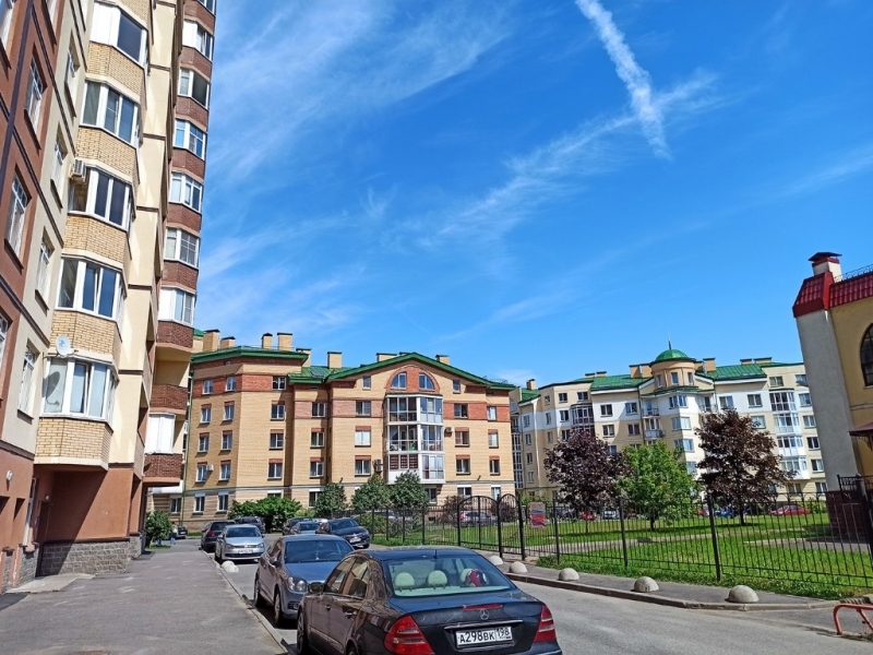 От метро до дома ходит трансорт.