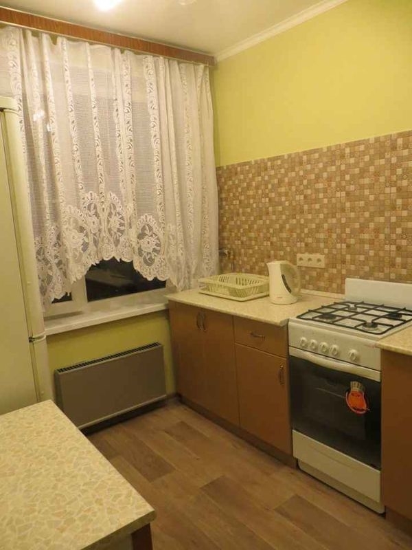 Сдается 2-комнатная квартира в хорошем районе.