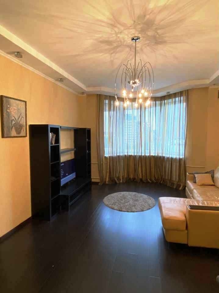 Продам 2-к квартиру в хорошем доме с чистым подъездом.