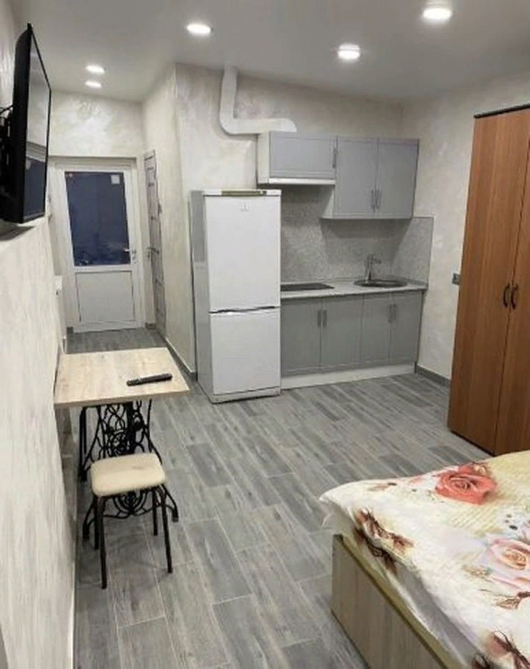 Продается комната с прекрасным видом из окна.