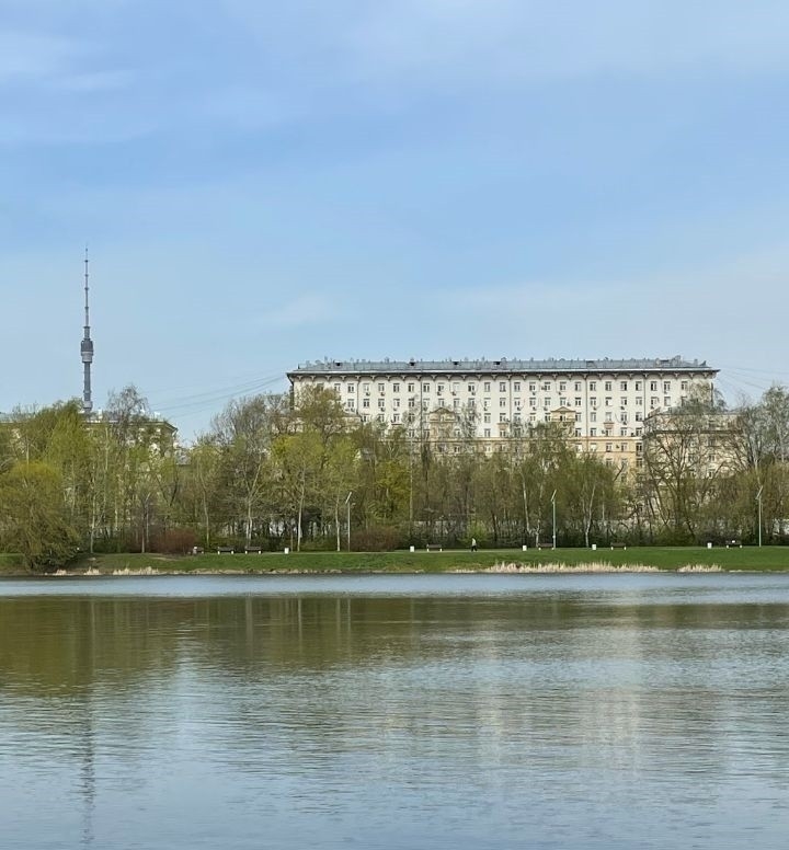 Продам 2-к квартиру в районе с развитой инфраструктурой.