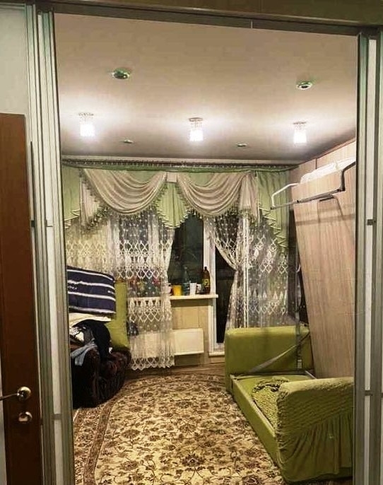 Продается трешка.