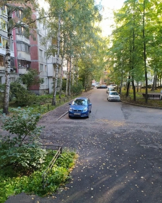 Продается 1-к квартира в развитом благоустроенном районе.