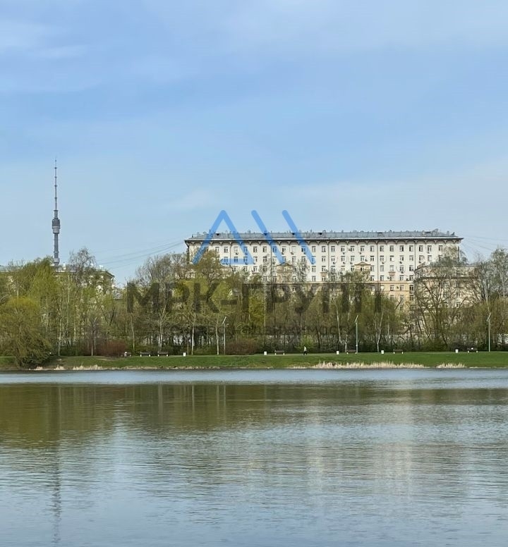 Продается 2-комнатная квартира в хорошем благоустроенном районе.