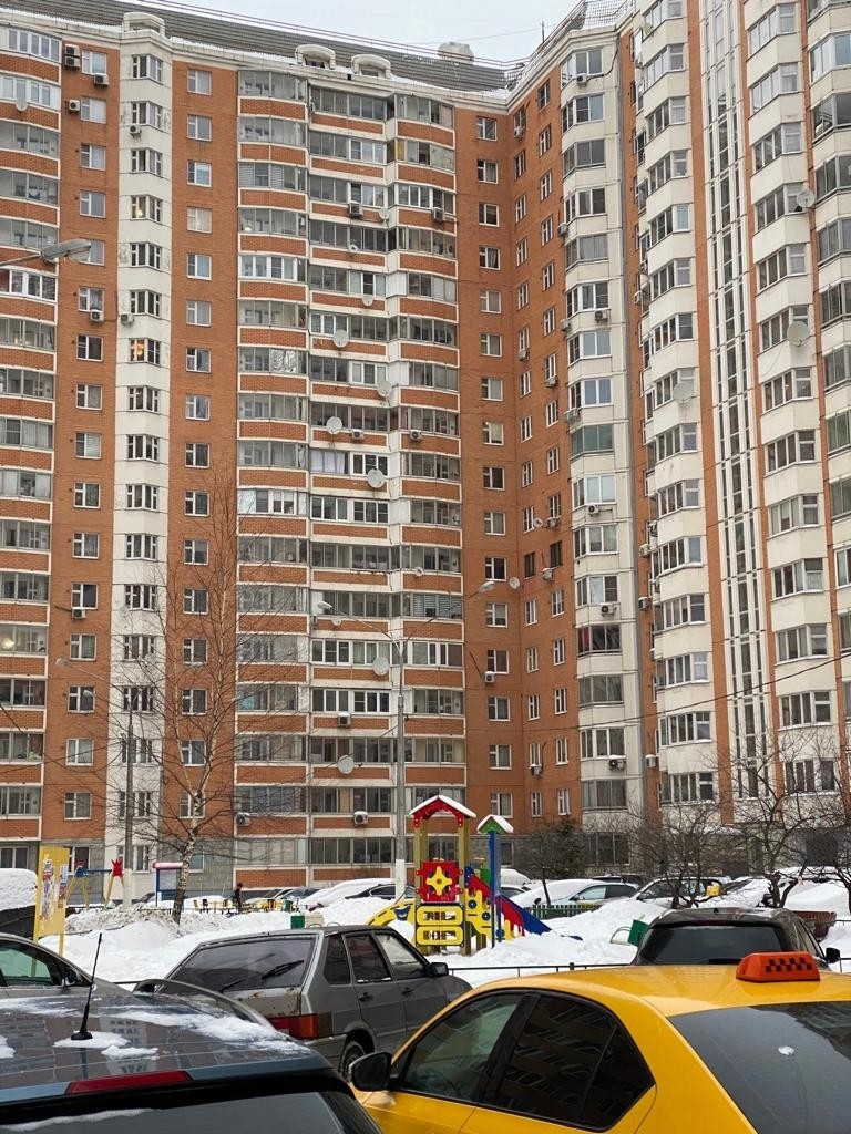 Продам 3-комнатную квартиру в развитом районе по доступной цене.