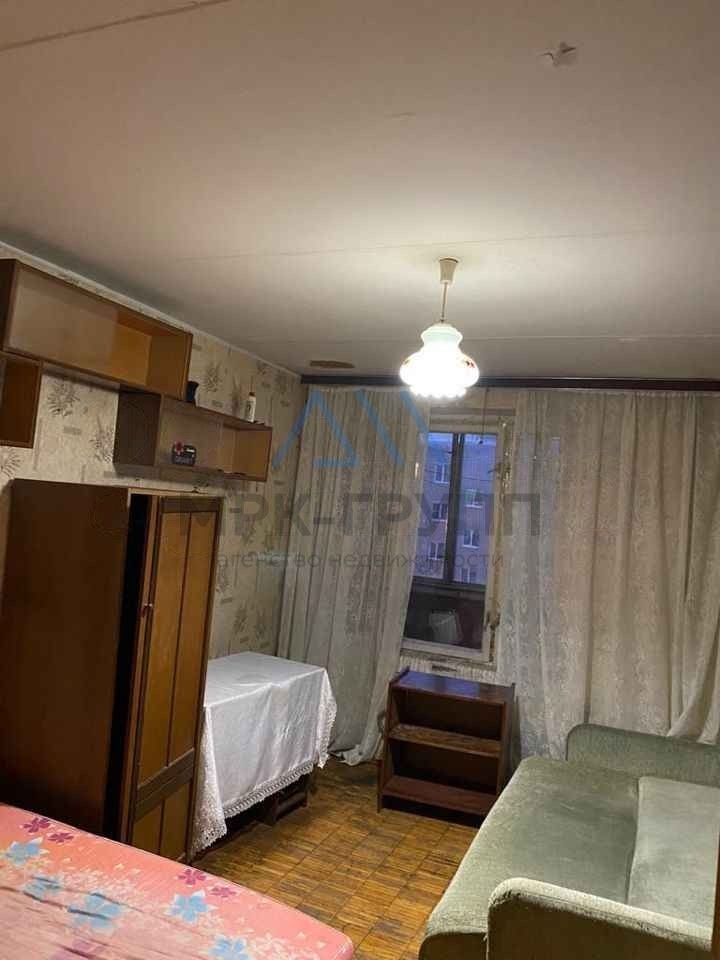 Продается 3-комнатная квартира в хорошем районе.