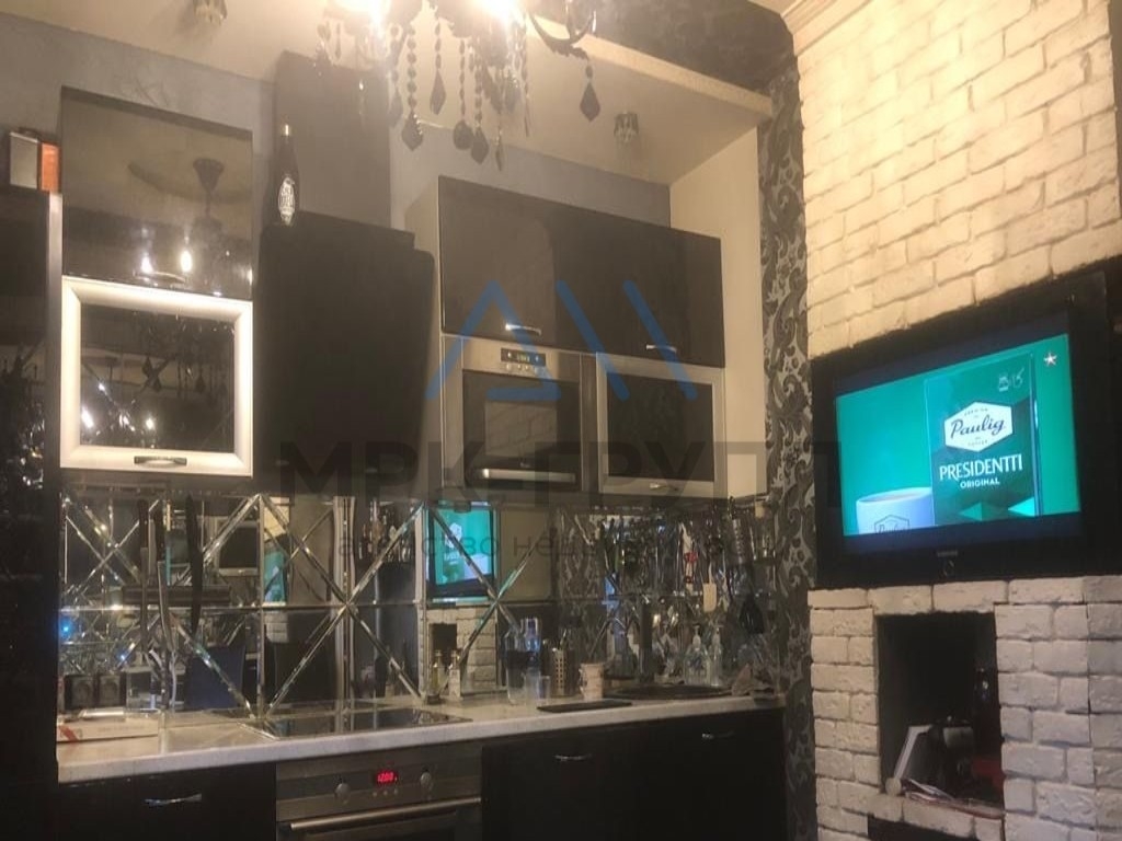 Продам 3-комнатную квартиру в развитом районе .