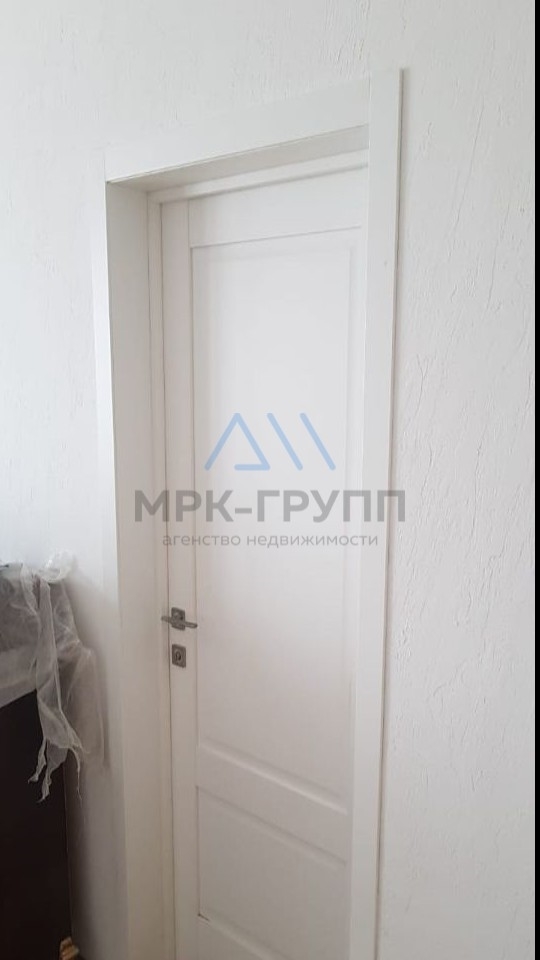 Продается 3-комнатная квартира в хорошем районе.
