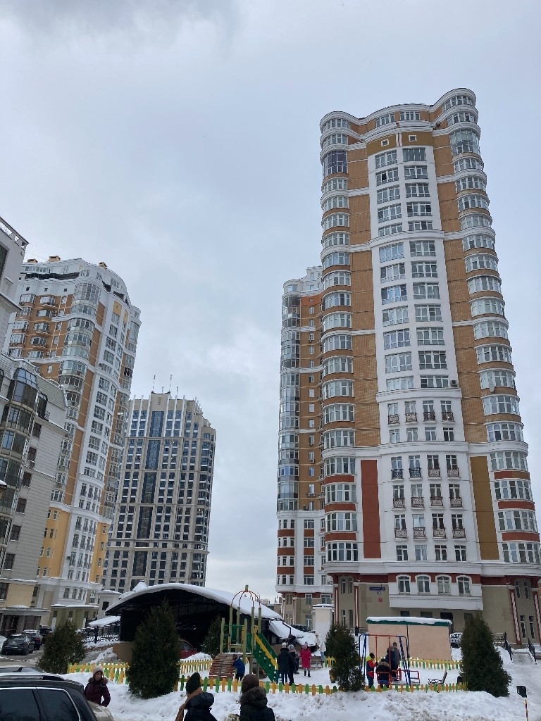 Продается 4-комнатную квартиру в отличном состоянии.