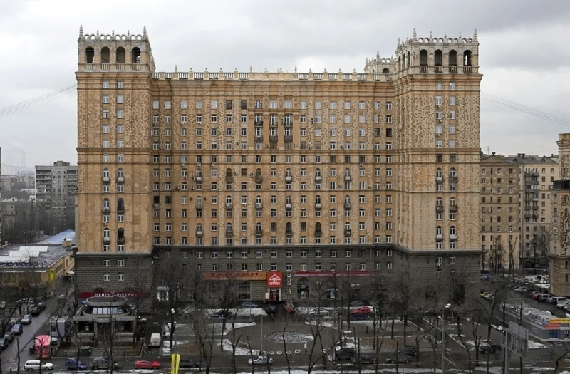 Продаются двухуровневая квартира в башне.
