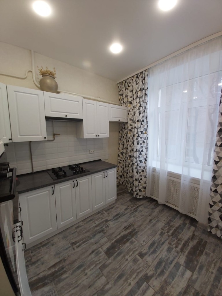 Продам 2-к квартиру в хорошем доме с чистым подъездом.