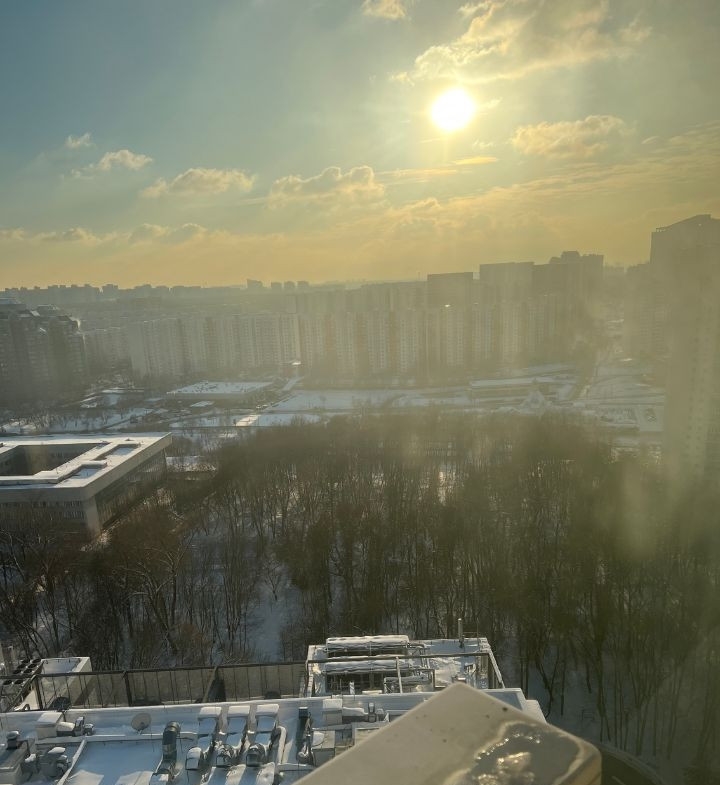 Рядом с домом метро, поэтому тратить деньги на дополнительный транспорт не приде