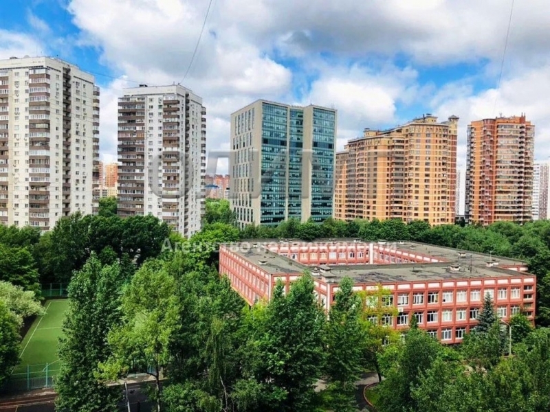 Прдам однушку в хорошем районе.
