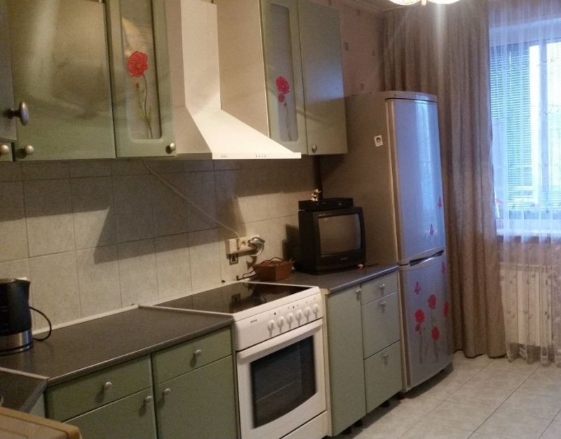 Сдается просторная 1-комнатная квартира 51м2 с большой кухней 15м2.