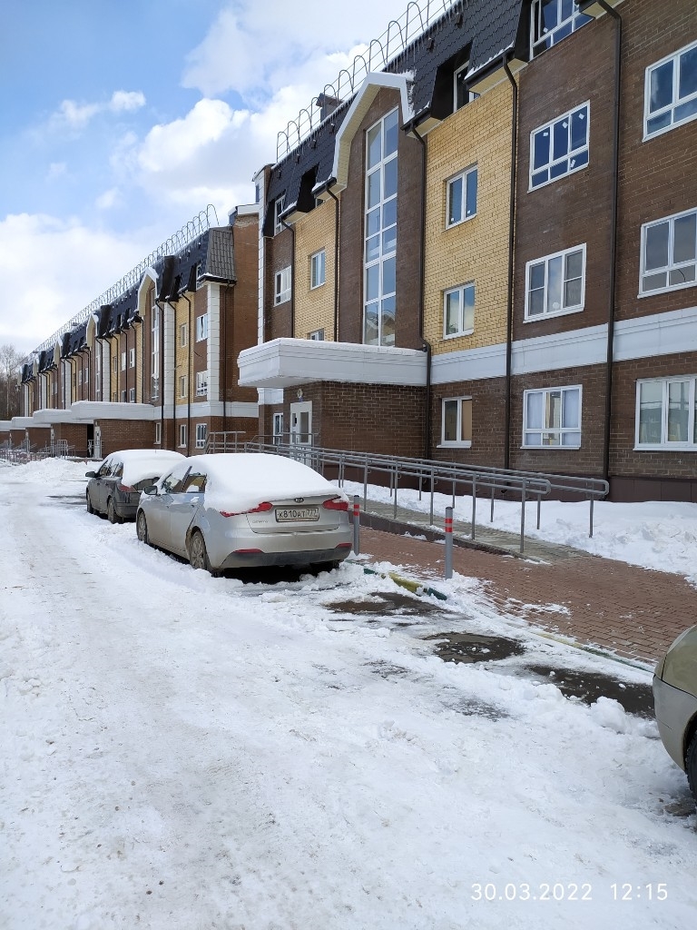 Продам 2-к квартиру в районе с развитой инфраструктурой.