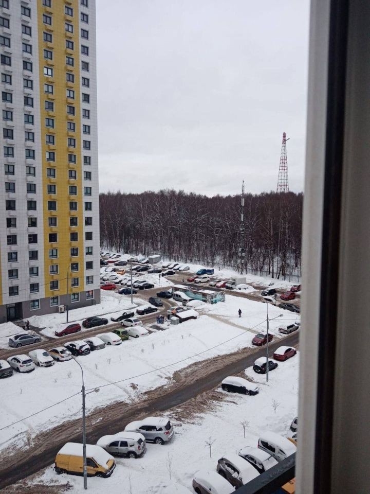Квартира юридически чистая, никто не прописан, 1 взрослый собственник.