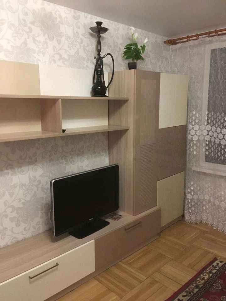 Полностью обставлена квартира.