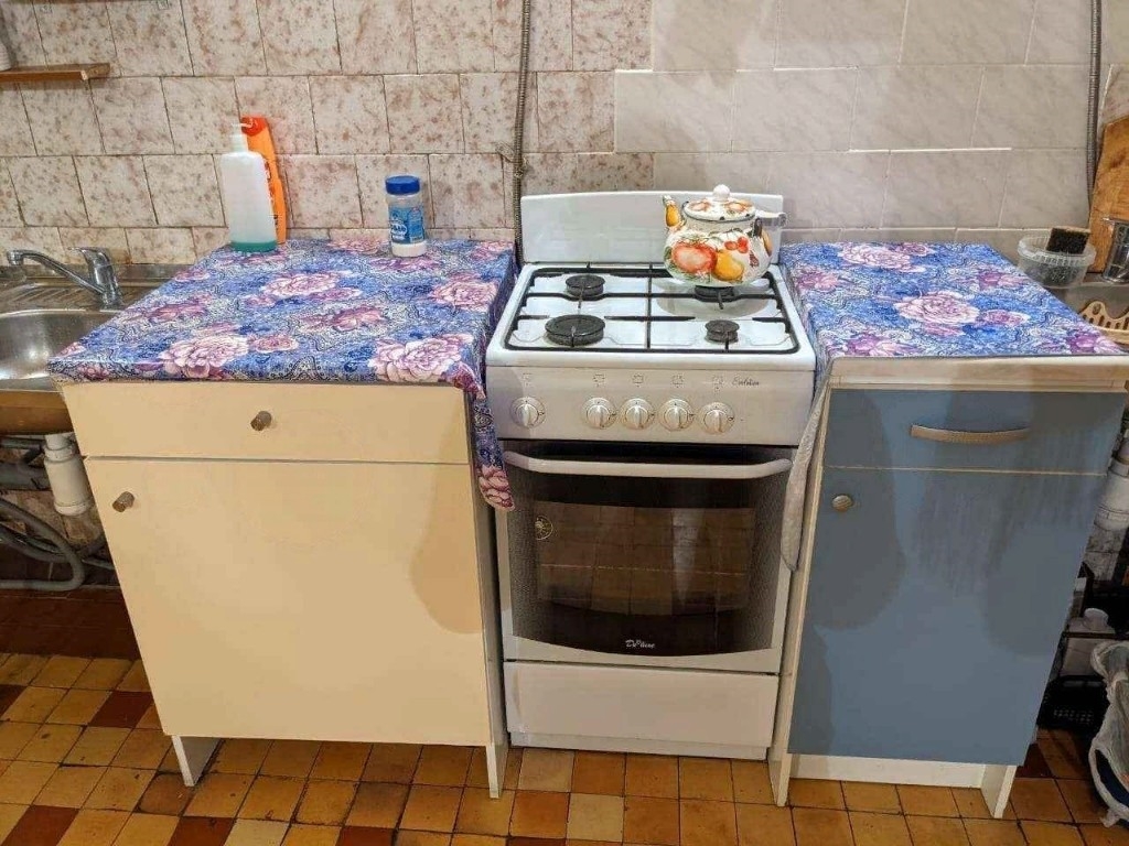 Продается комната с прекрасным видом из окна.
