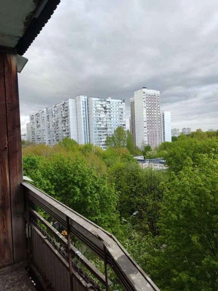 Отличная 1-комнатная квартира в хорошем доме.